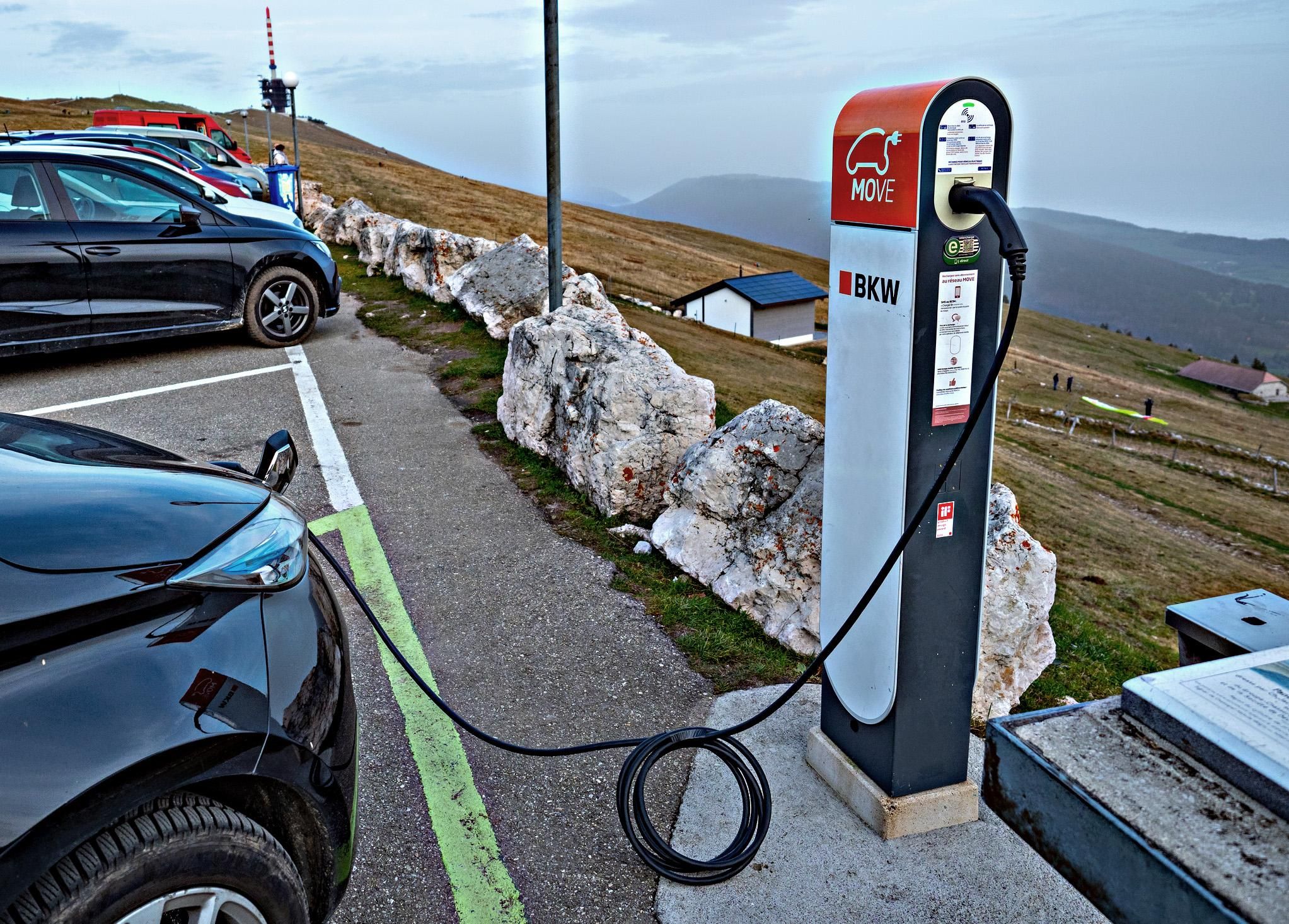 La Svizzera punisce le auto elettriche