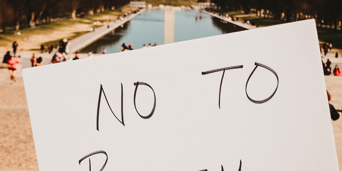 a sign that says no to racism