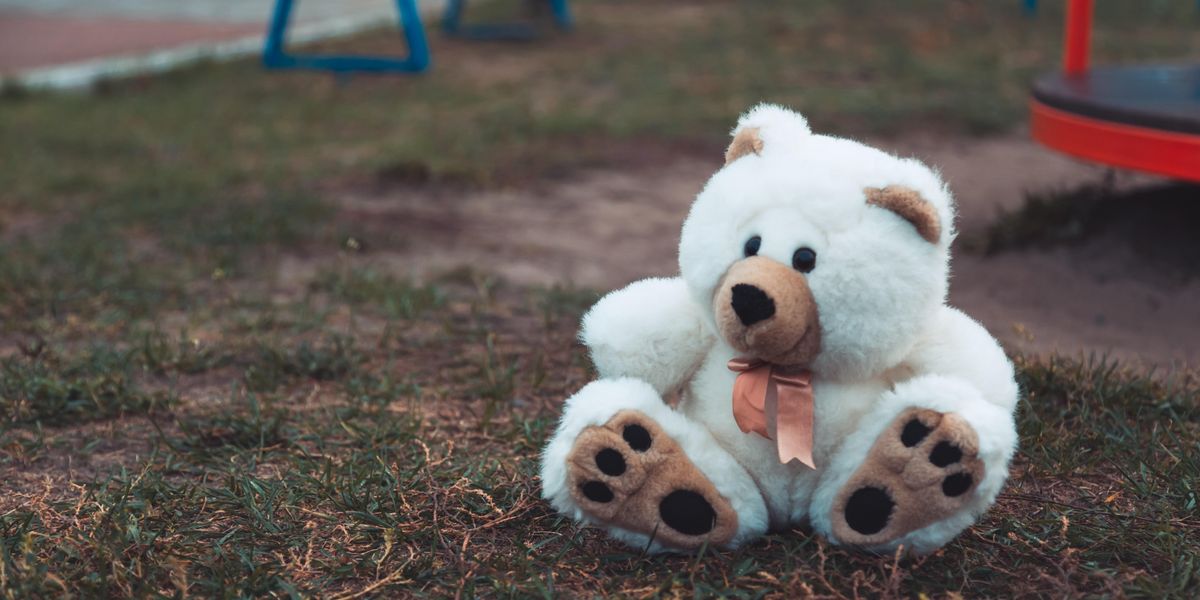 Abandoned teddy bear