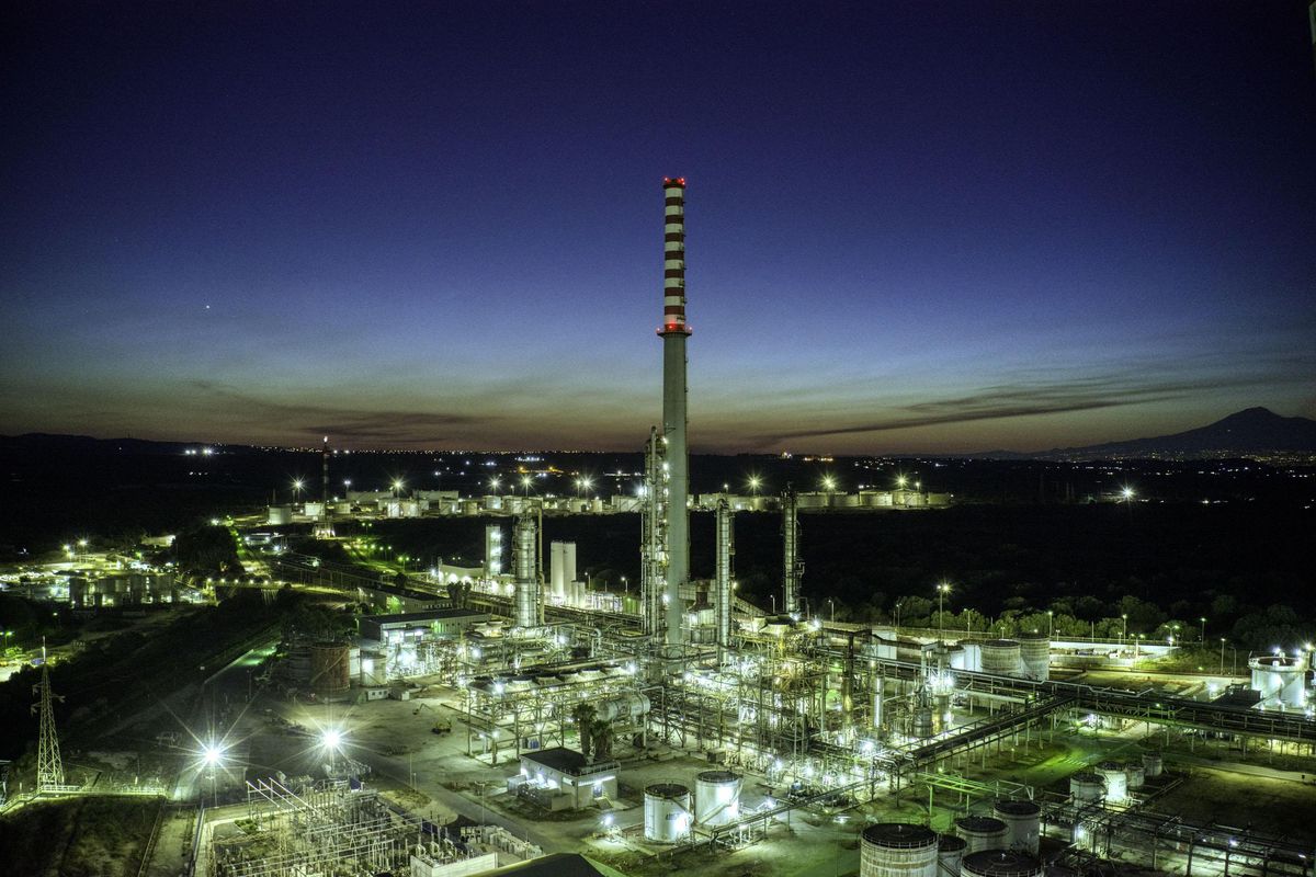 Lukoil, il governo congela le offerte e prepara la deroga all’embargo