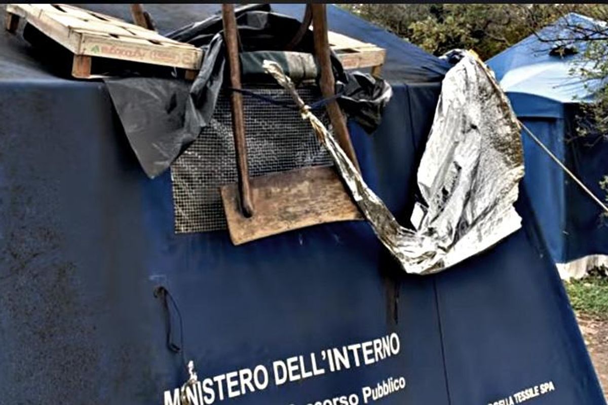 Centro vandalizzato dai richiedenti asilo. L’ira del sindaco: «Non li voglio più»