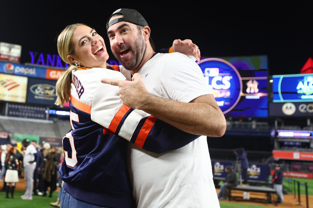 Kate Upton's legendary 'salute' reminds fans she and JV are ready for New York