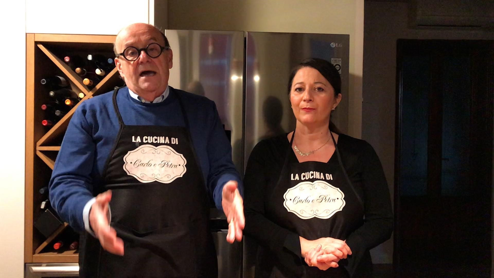 Le pillole di galateo di Petra e Carlo: il cellulare questo intruso