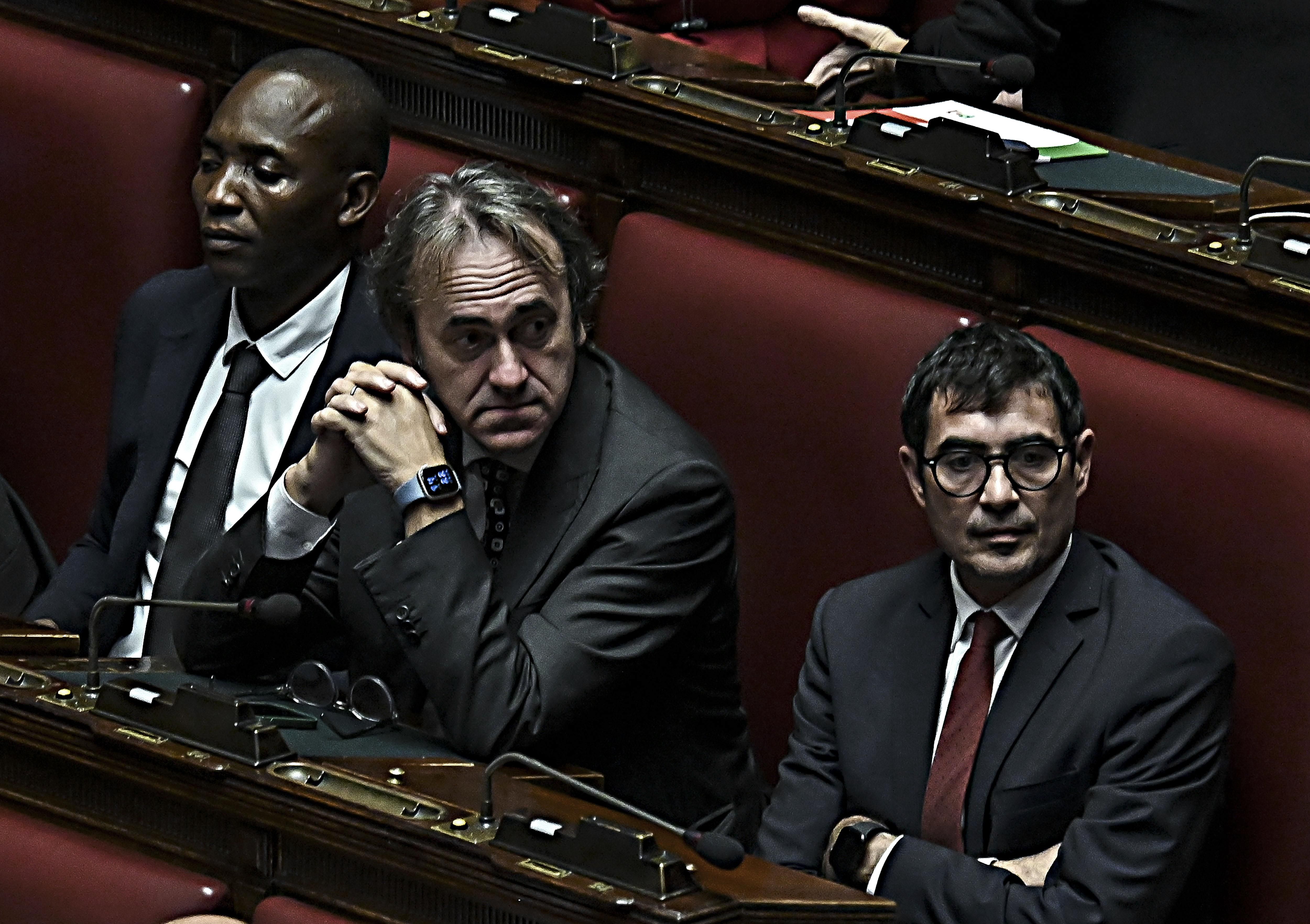 Il deputato si sospende dal gruppo. Va in frantumi l’alleanza Verdi-Si