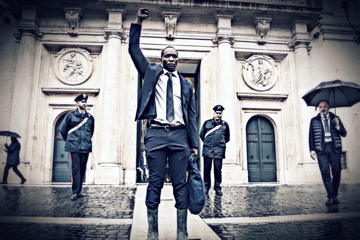 Lo scandalo ha una sola soluzione: il deputato con gli stivali si dimetta