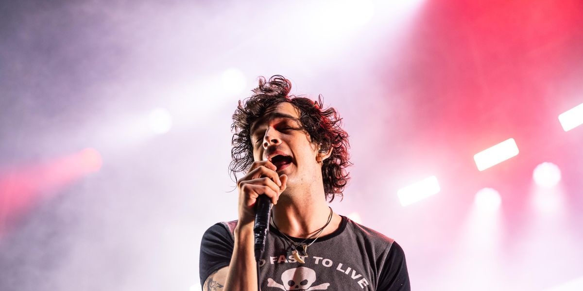 The 1975's Matty Healy Is Kissing Fans on Stage Again