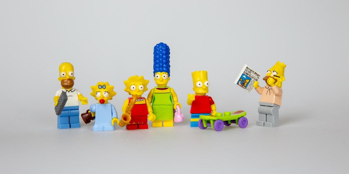 Lego minis of The Simpsons cast of characters