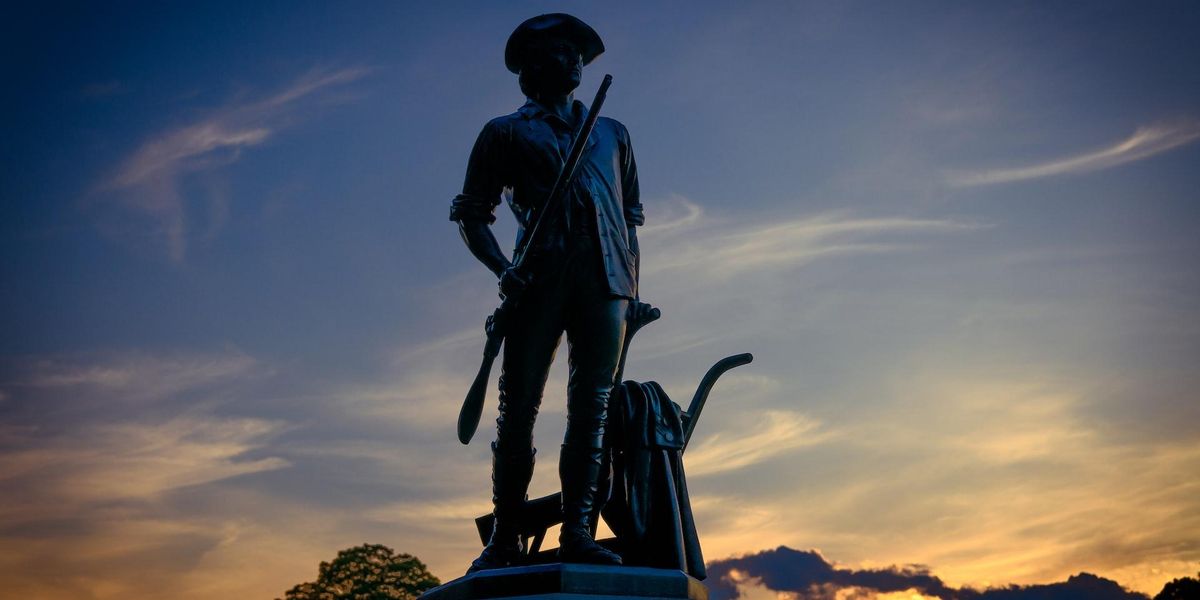 Image of a confederate statue against the background of the sunset