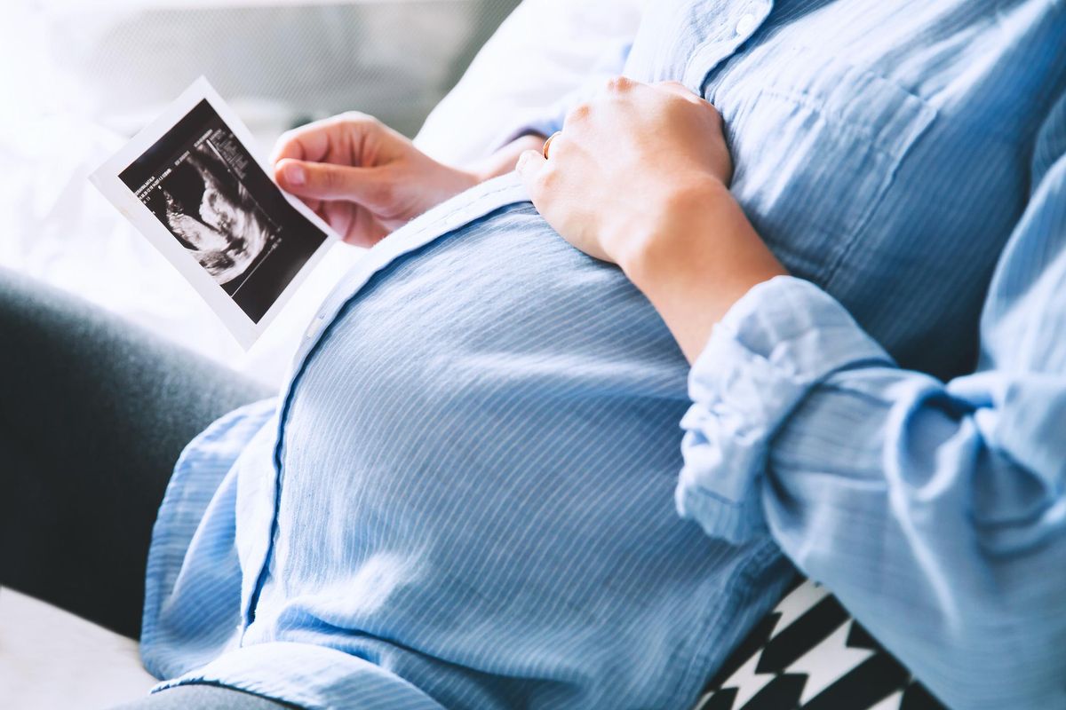 La schizofrenia di separare madre e figlio