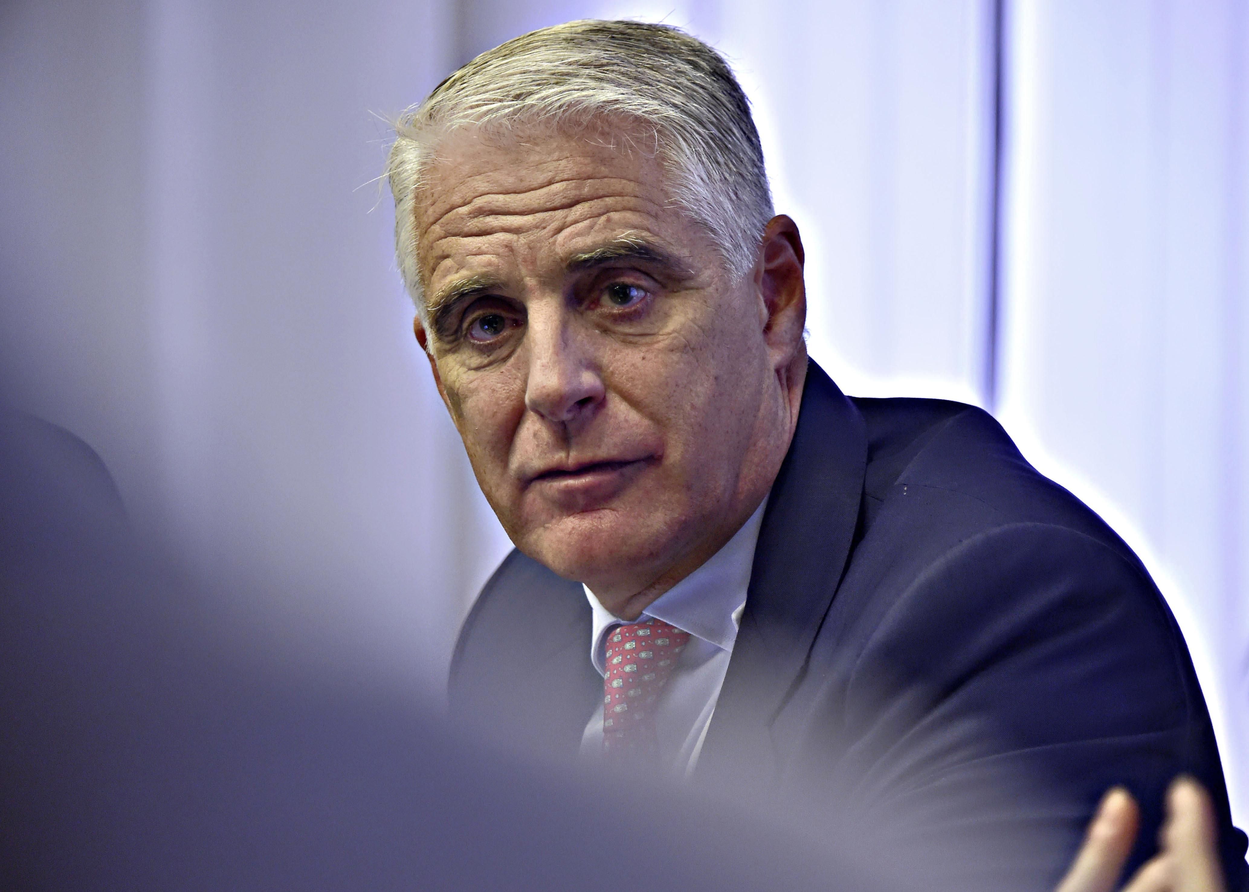 Unicredit sigla un patto con Azimut. Orcel smonta la «linea francese»