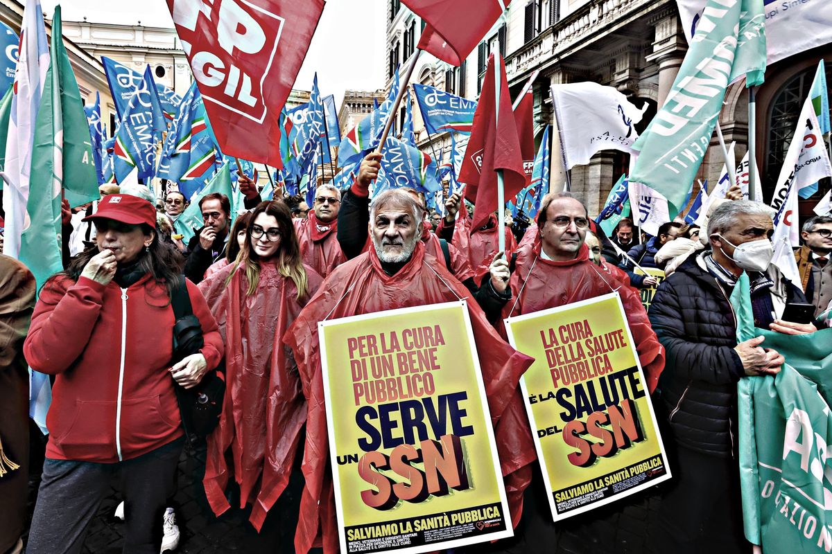 I sindacati medici muti sull’austerità adesso chiedono un altro eurocappio