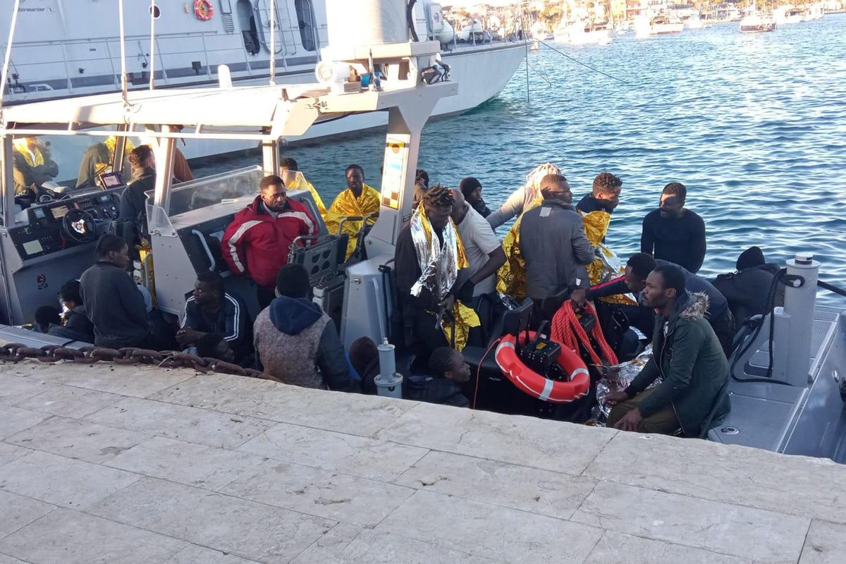 Per fare dispetto al governo, le Ong riprendono il largo mettendo a rischio i migranti