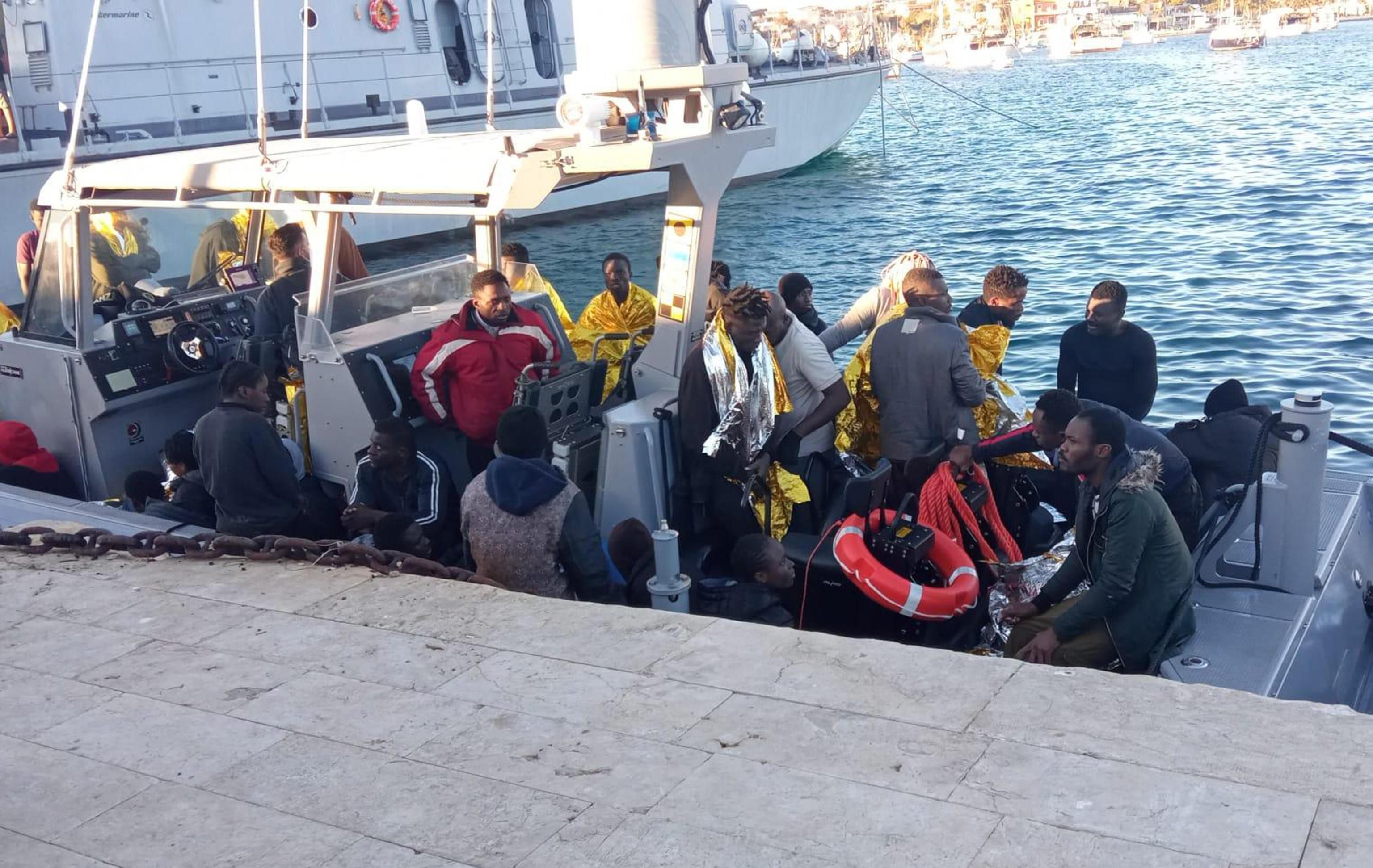 Per fare dispetto al governo, le Ong riprendono il largo mettendo a rischio i migranti