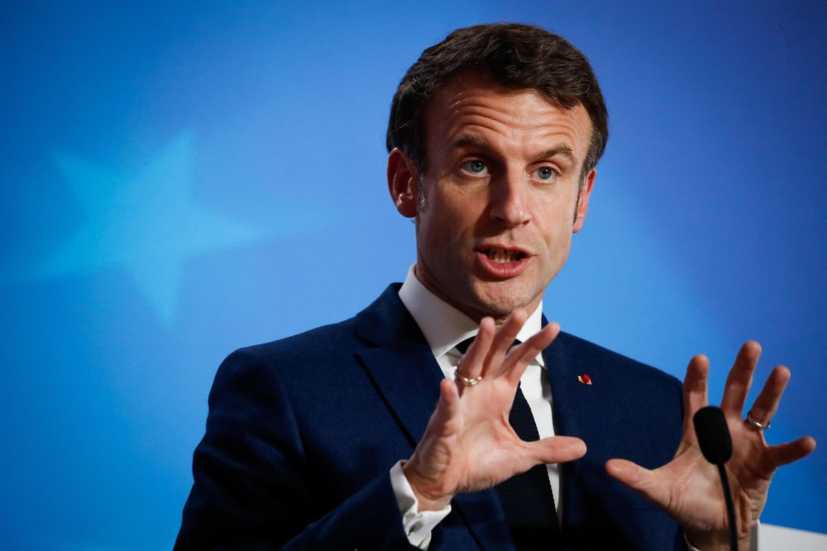 La Francia paga per farsi fare causa