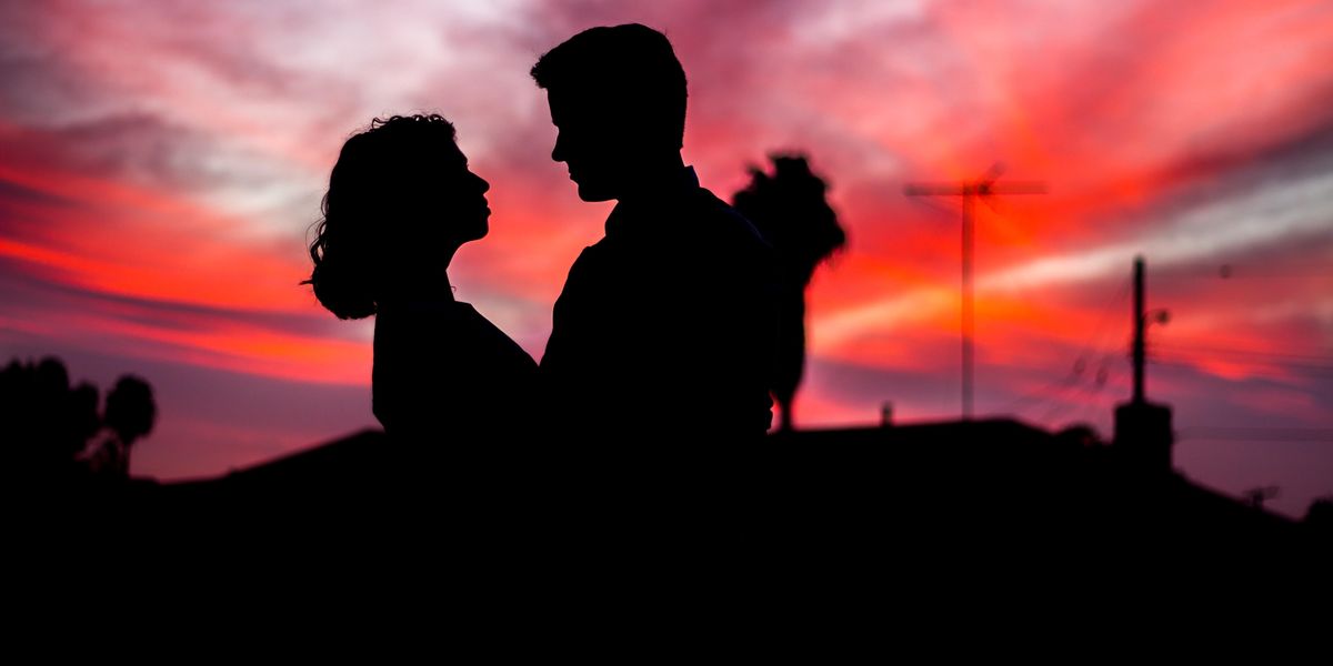 couple in silhouhette