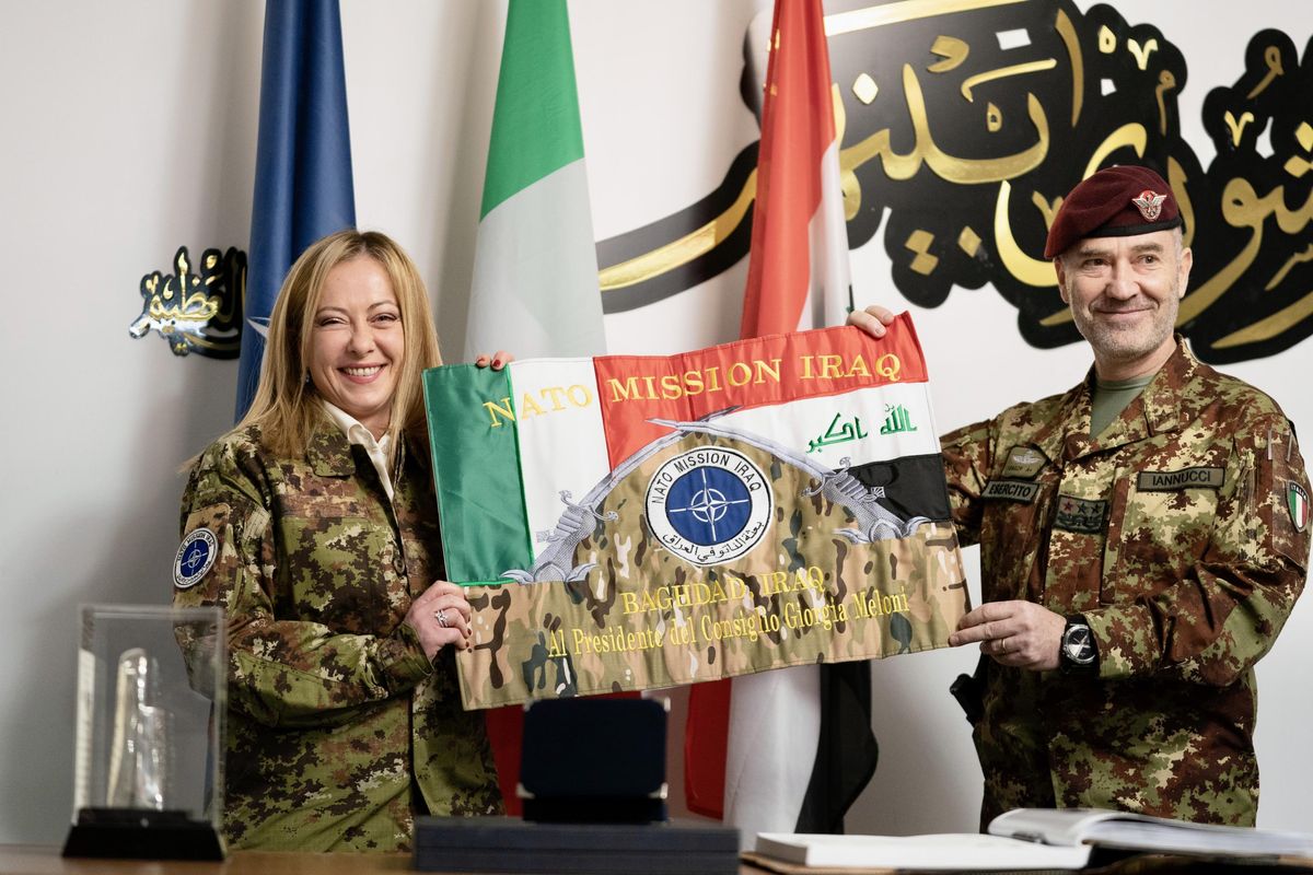 La Meloni dai nostri soldati parla di Iraq con un occhio alla riforma della Difesa