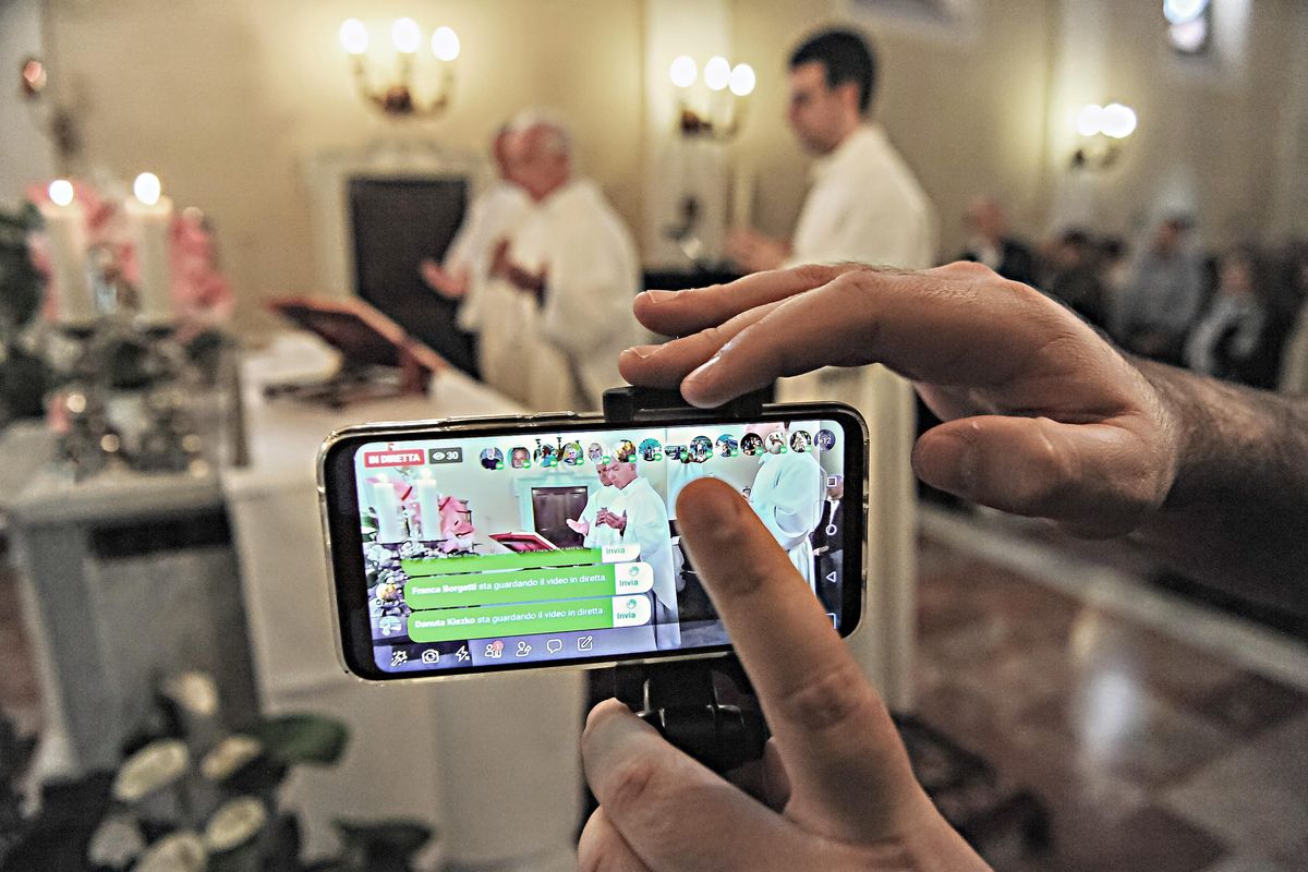 Meta oscura la messa: «Viola i diritti Fifa»