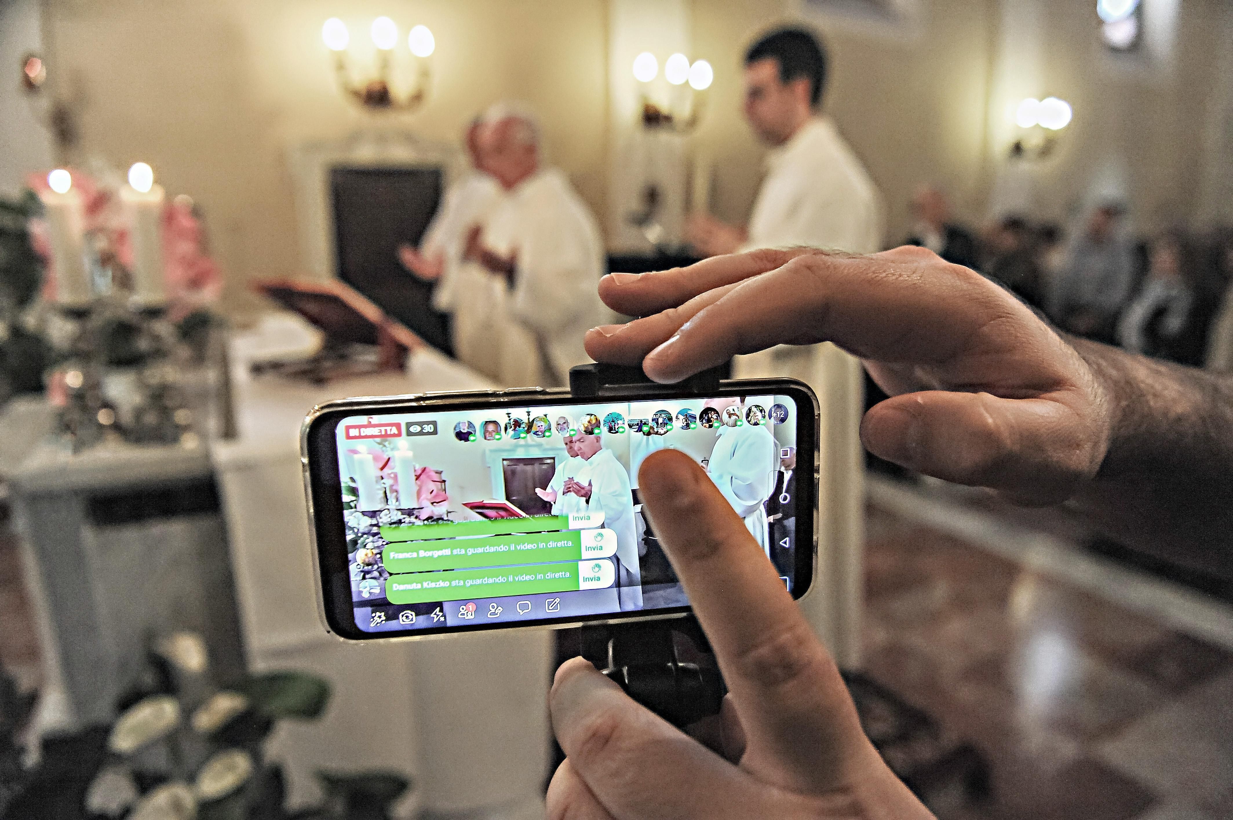 Meta oscura la messa: «Viola i diritti Fifa»