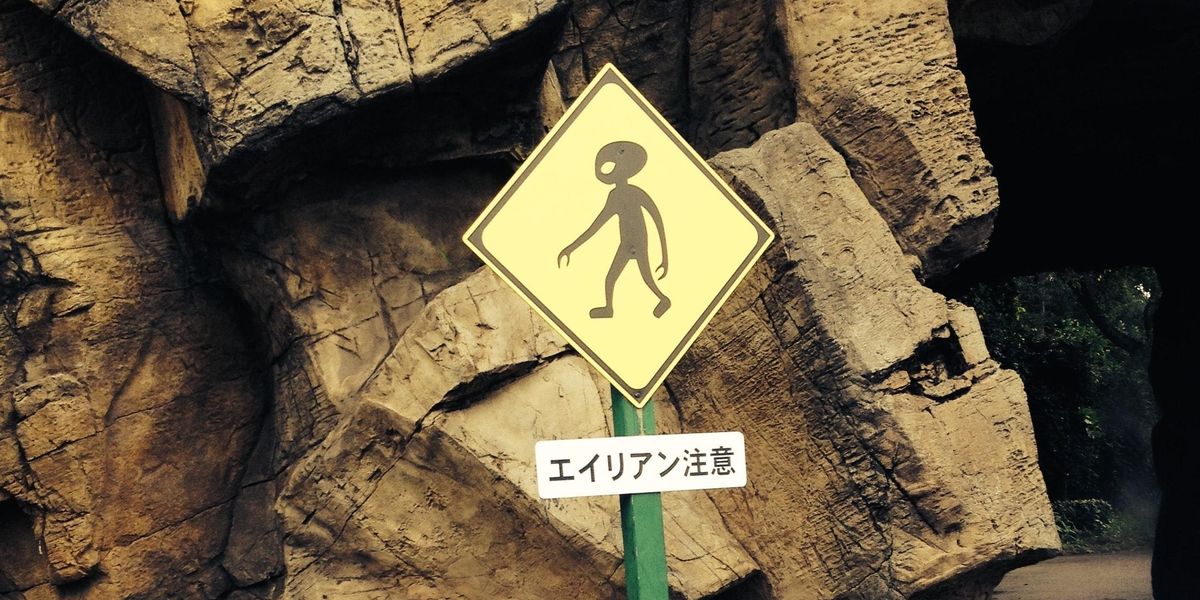 Sign with an alien silhouette