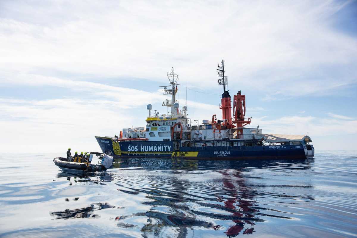 Porti semiaperti per i taxi del mare. E la nave si trasforma in discoteca