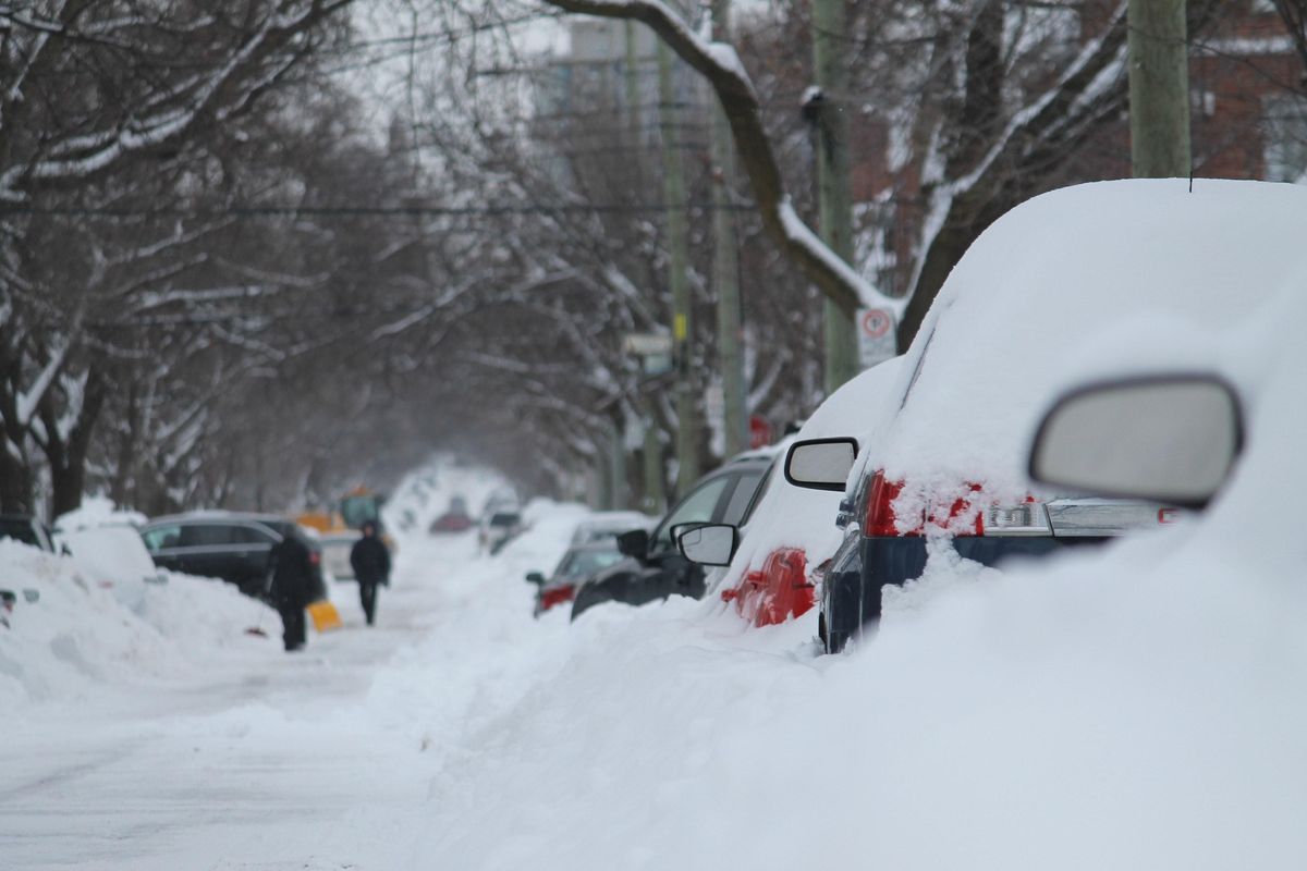 Buffalo, New York; blizzard; good neighbors; frost bite; man rescued
