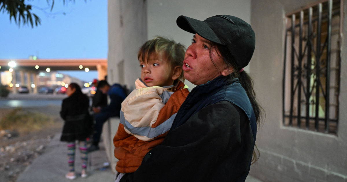 Venezuelan woman and child seeking asylum in the United States