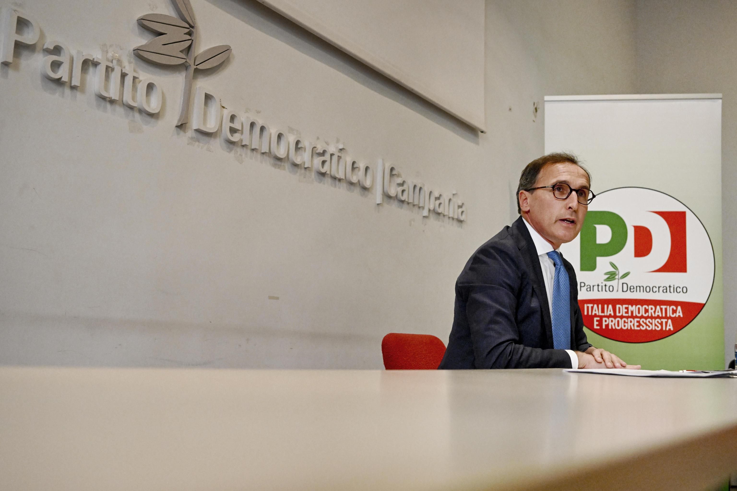 Gli antirazzisti ad anatra e involtini ora vogliono i cinesi sotto vigilanza