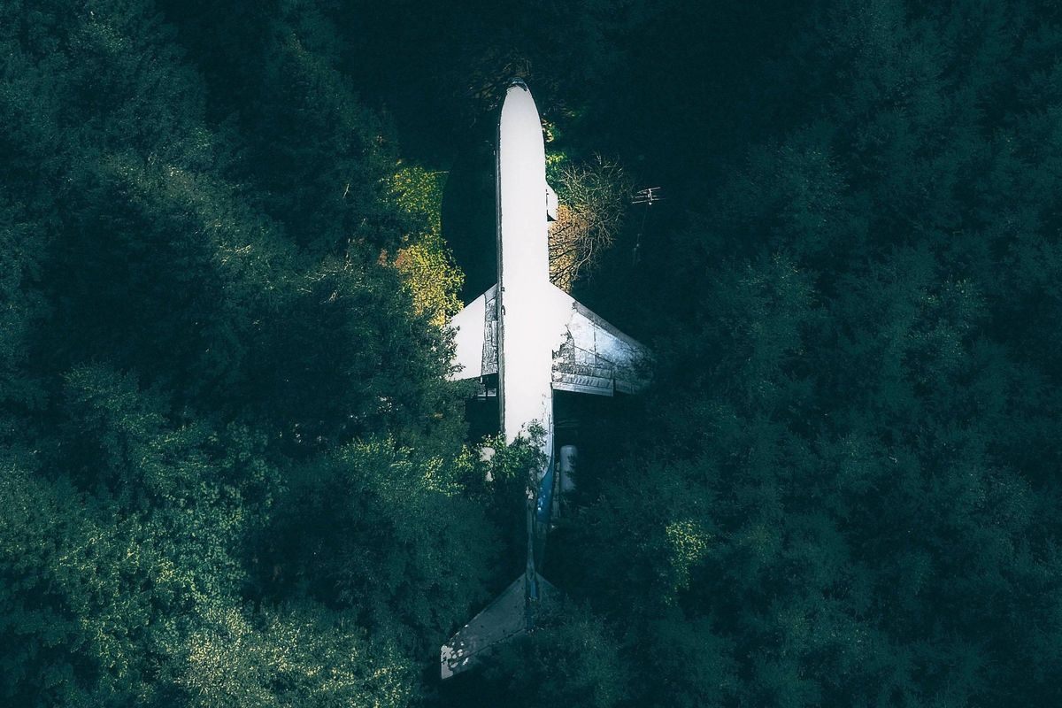 bruce campbell oregon, living in plane, plane home