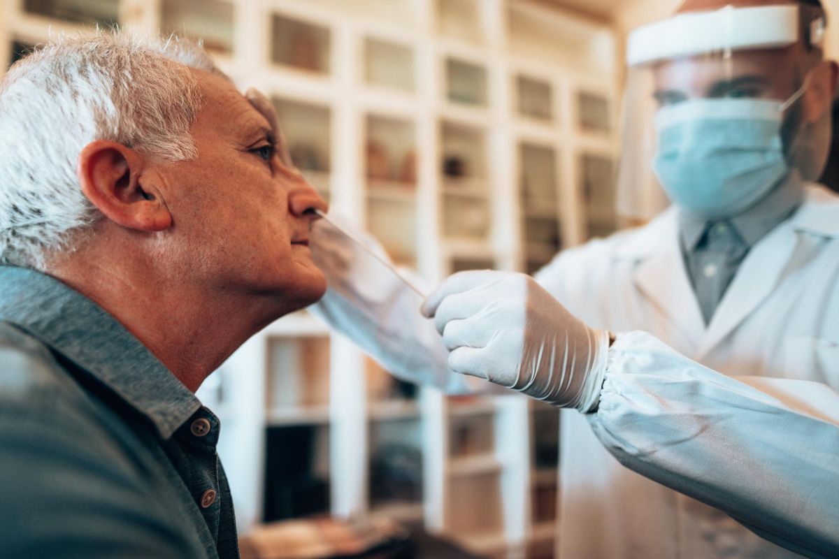 I tamponi escludono la variante killer. «Niente restrizioni, faremo controlli»