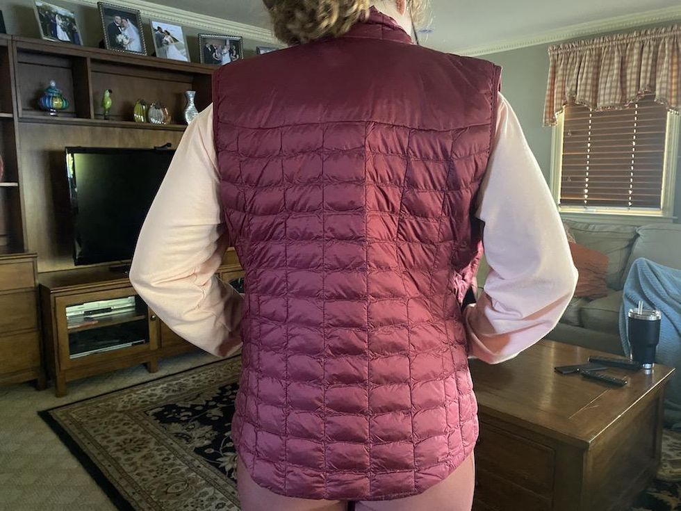a photo of backside of Fieldsheer Women's Mobile Warming Vest