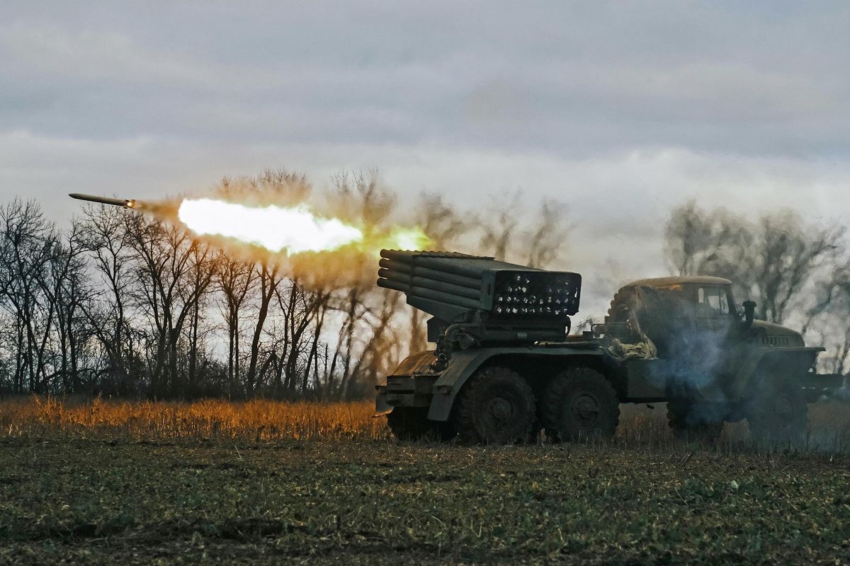 Kiev non si fida del cessate il fuoco e continua a premere su Donetsk