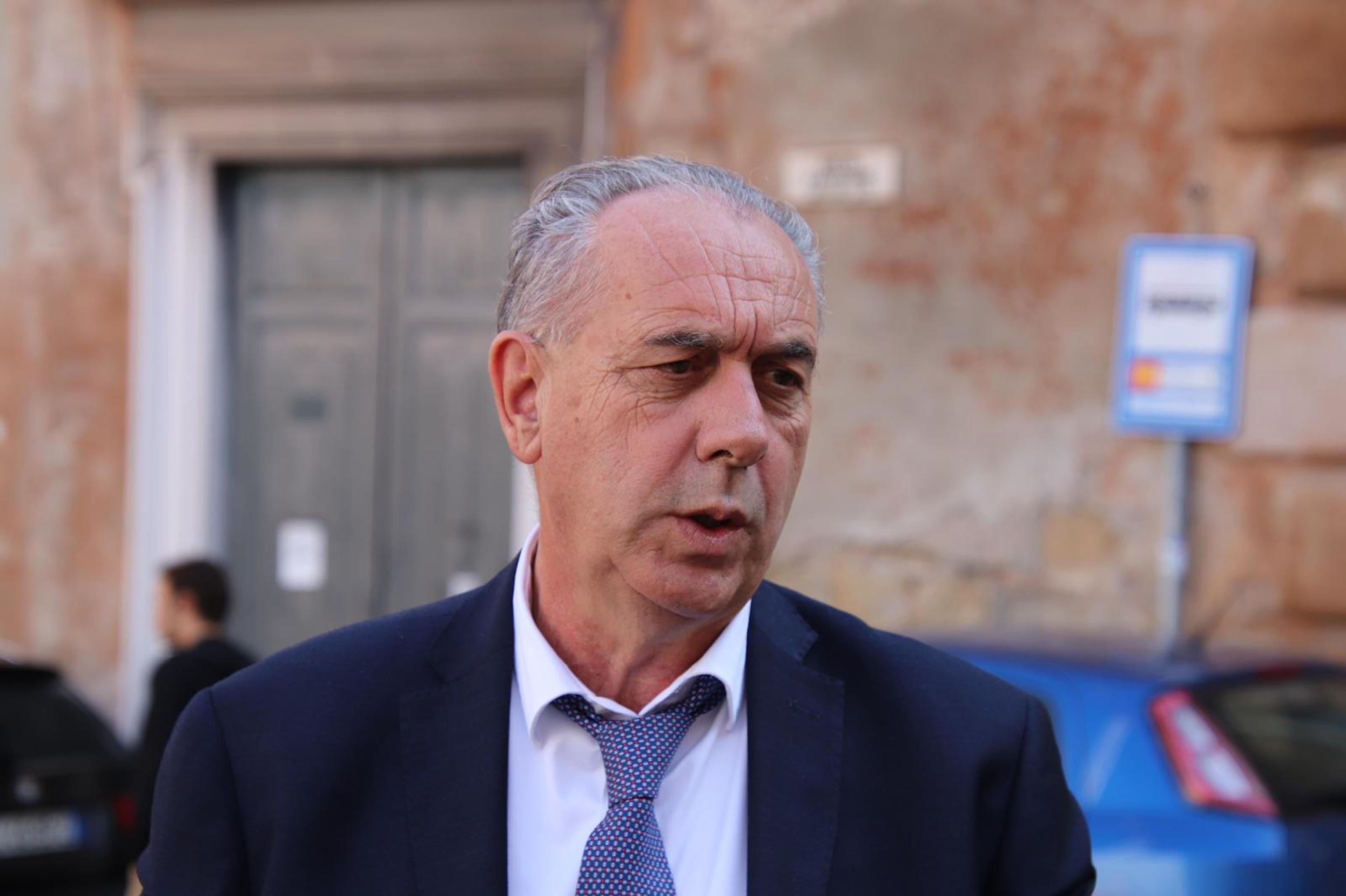 Solo due? Ci sono altri dirigenti da sostituire