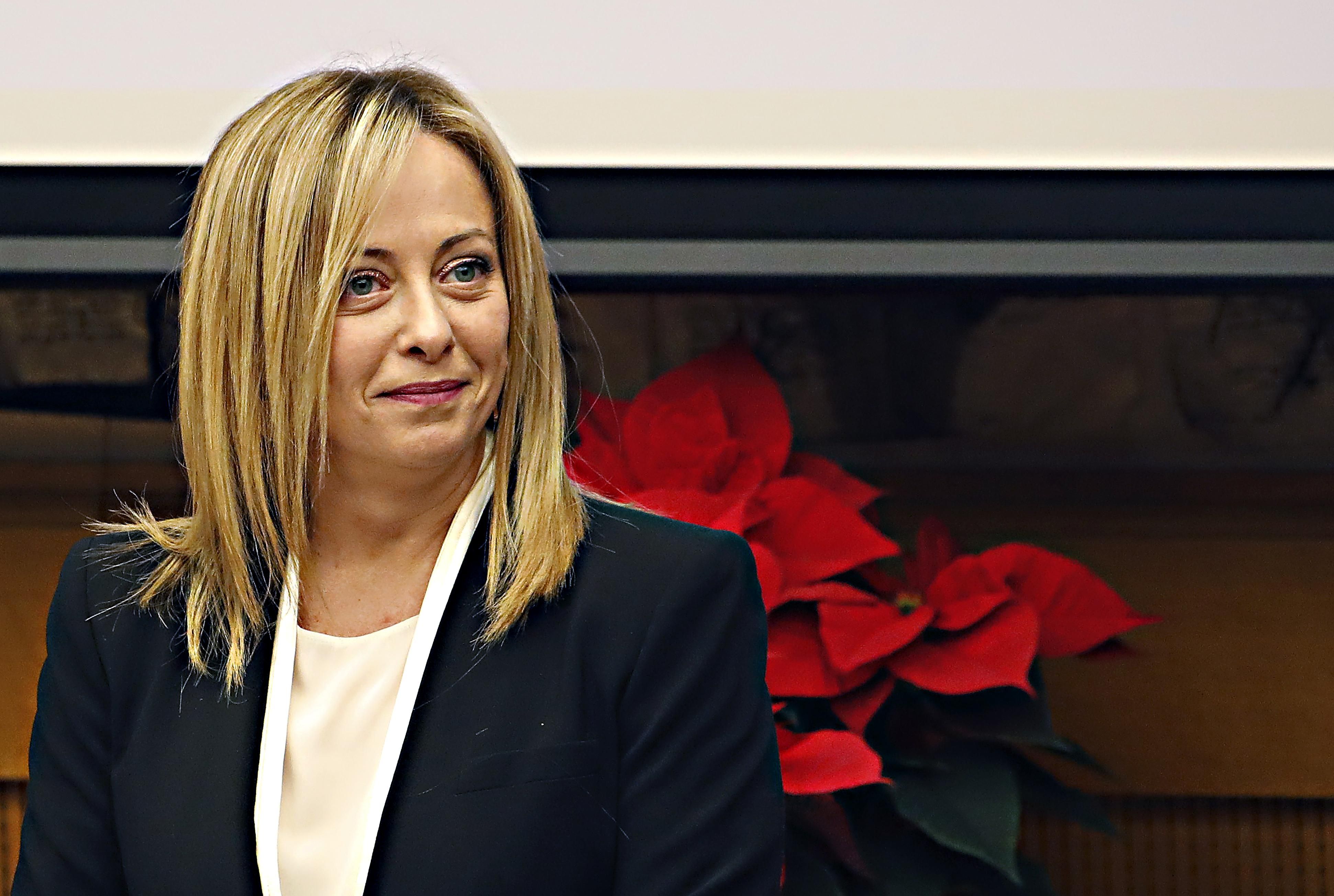 Giusto cambiare l’aria nei Palazzi: bisogna azzerare le poltrone