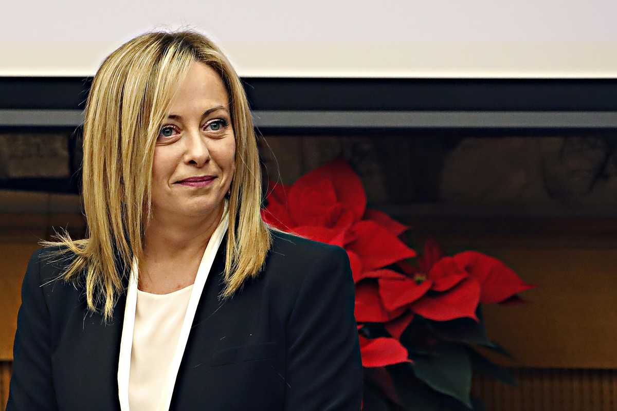 Giusto cambiare l’aria nei Palazzi: bisogna azzerare le poltrone