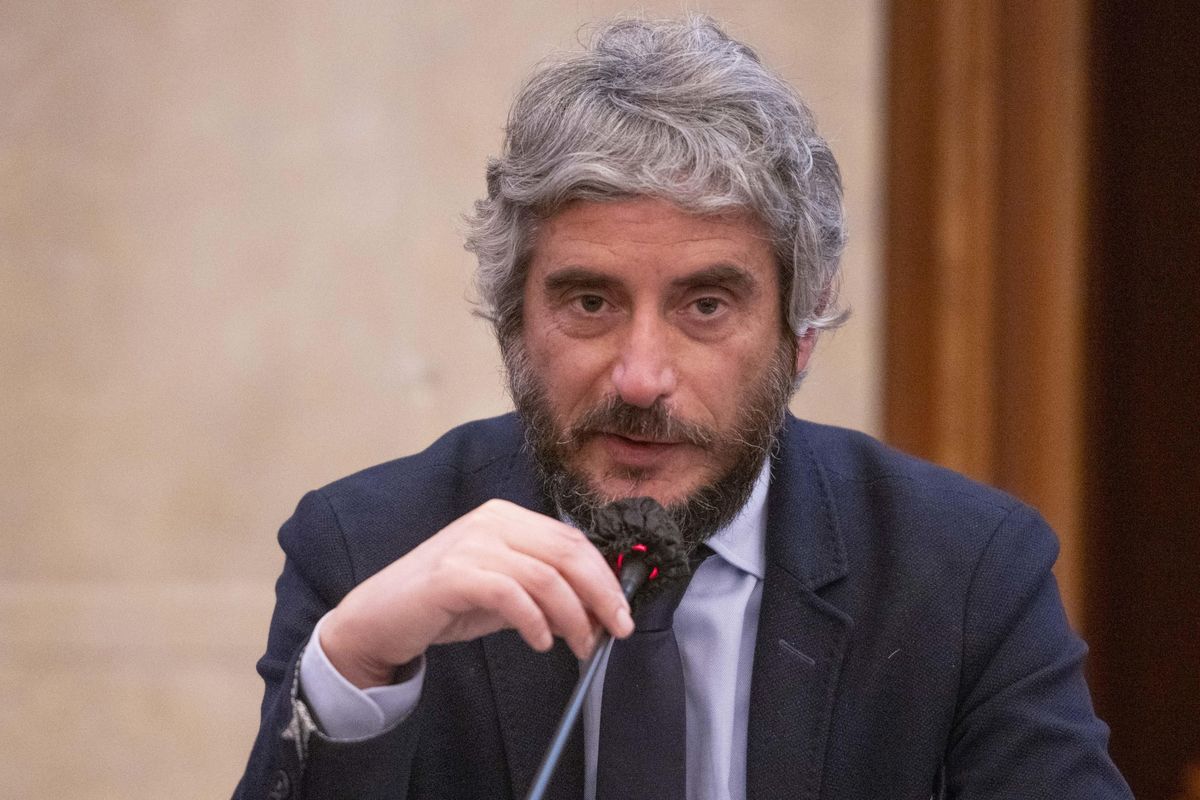 Federico Palmaroli (Osho): «I più ridicoli? I virologi in politica»