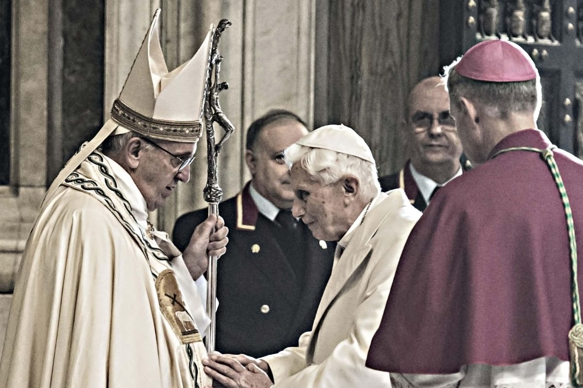 «Bergoglio spezzò il cuore a Benedetto XVI»