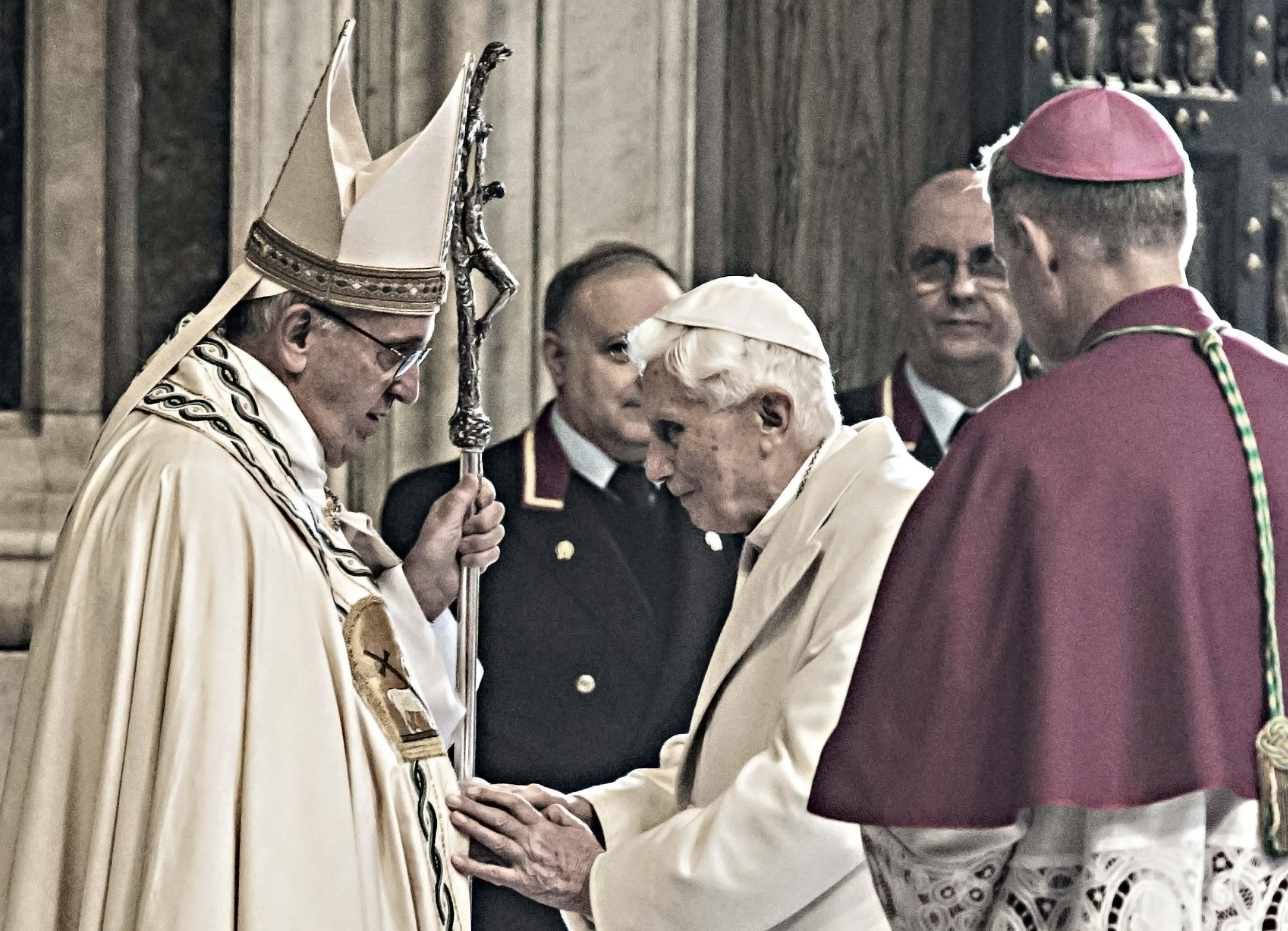 «Bergoglio spezzò il cuore a Benedetto XVI»