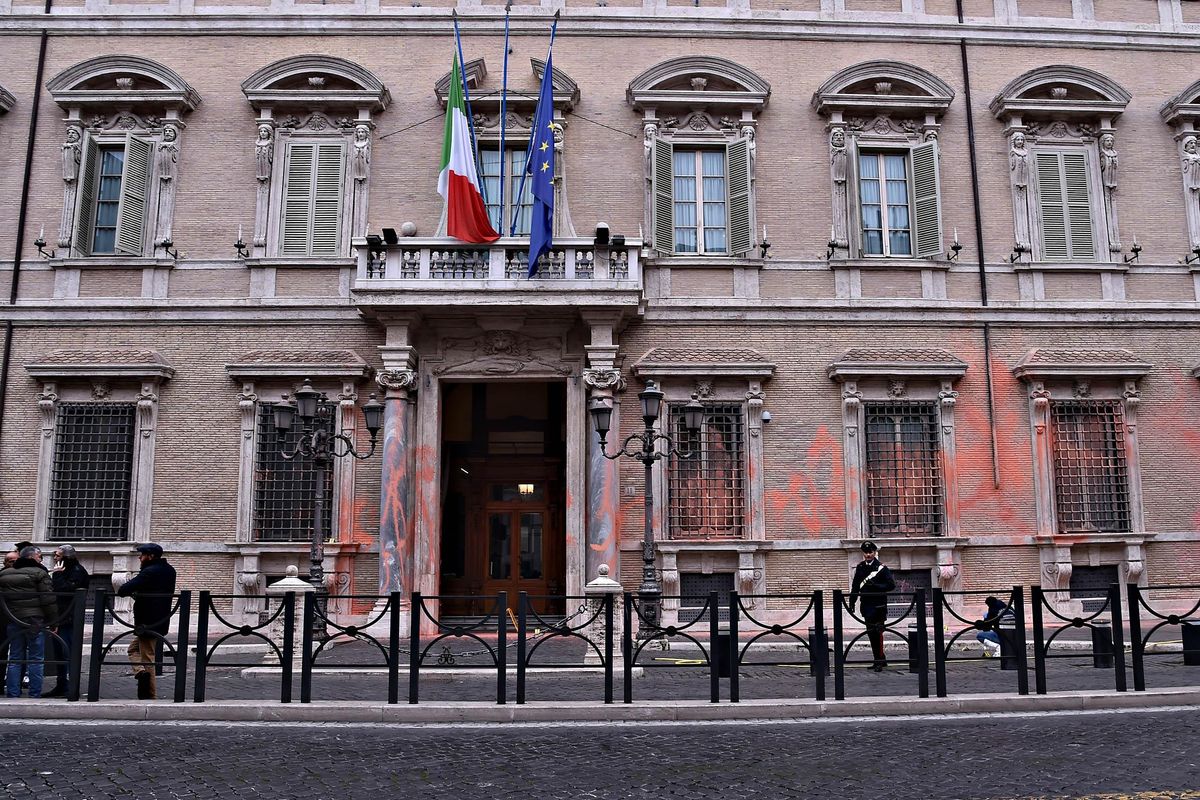 Questa sinistra frigna per gli ecovandali e attacca i lavoratori