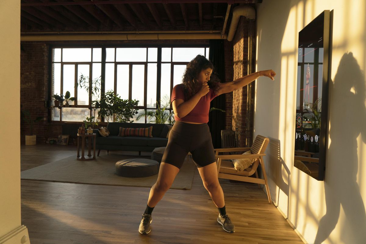 Crush Your New Year’s Resolutions With The lululemon Studio Mirror