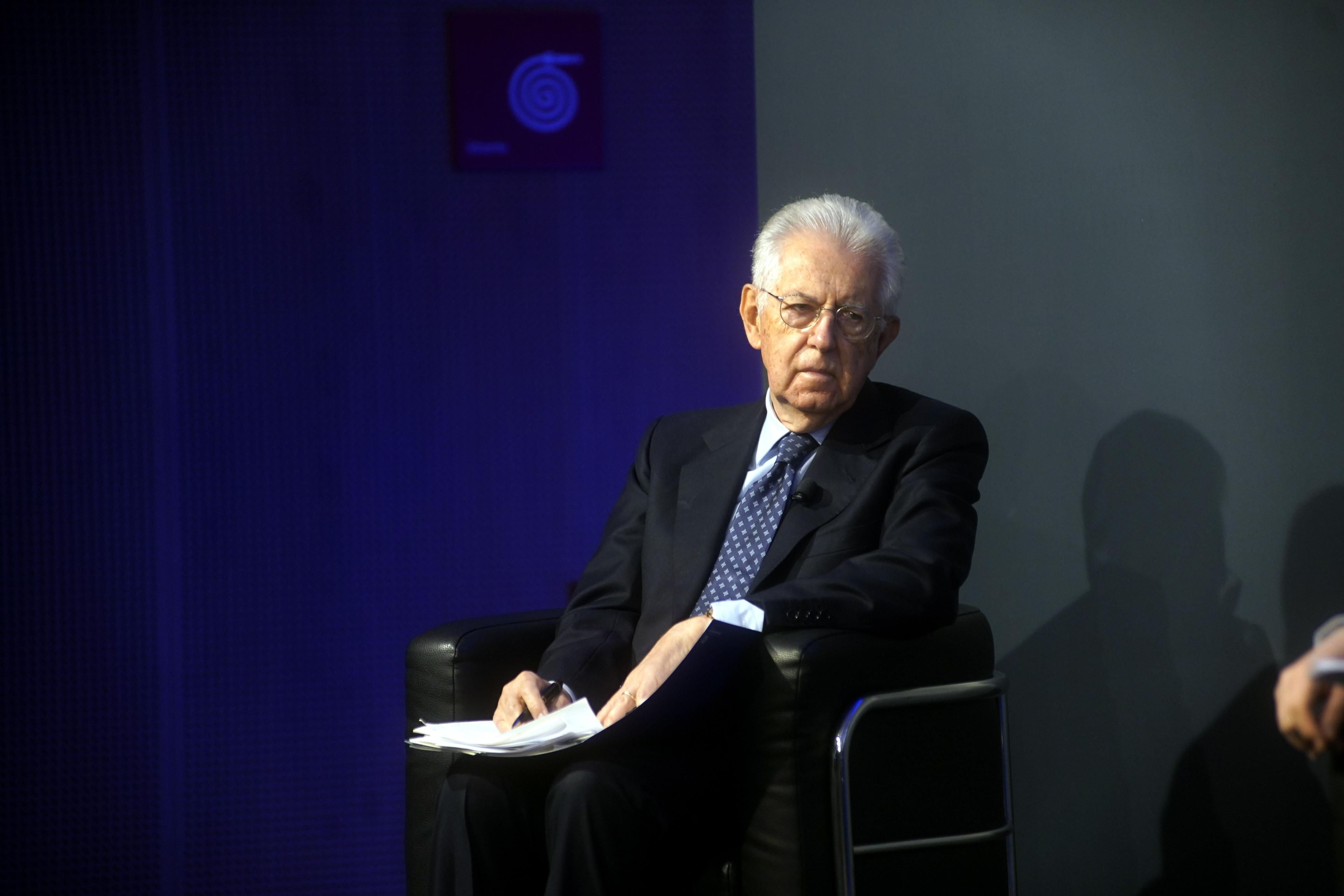 Monti, l’ex premier reso smemorato dall’invidia