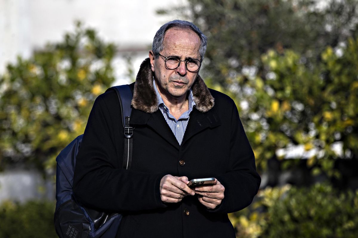 Pure i colleghi stroncano Crisanti: «Non è un virologo. Studi imbarazzanti»