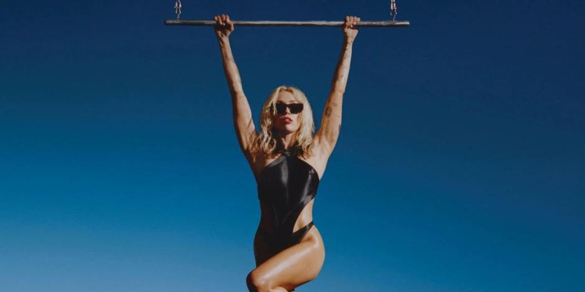 Miley Cyrus New Single "Flowers" - Vimarsana News