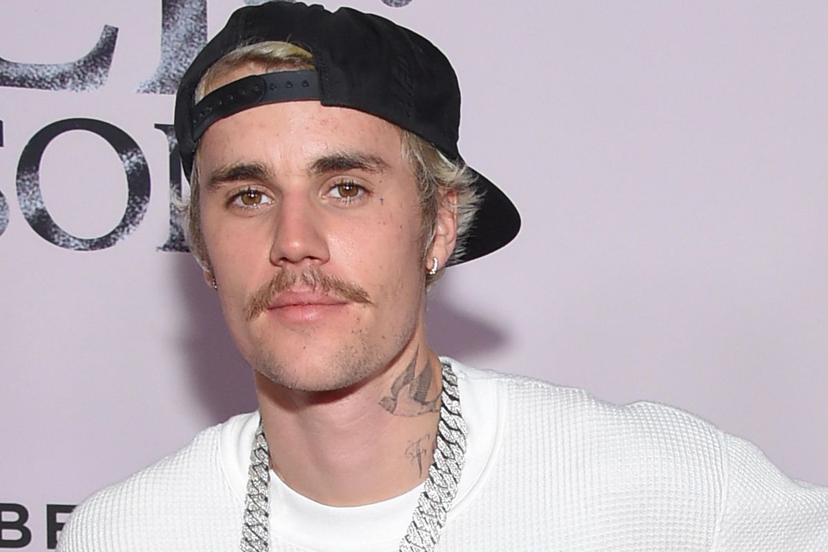 What’s With Justin Bieber’s Pimple Patches?