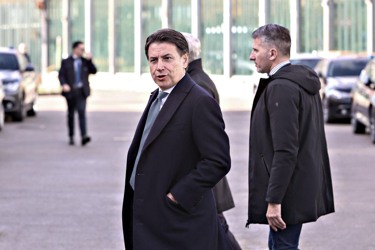 Open Arms, Giuseppi fa lo smemorato. Ma due lettere lo mettono all’angolo