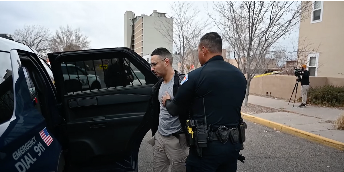 Oh Nothing, New Mexico Dems’in Evlerinde Seçim Kaybeden Bir MAGA Creep Çekimi