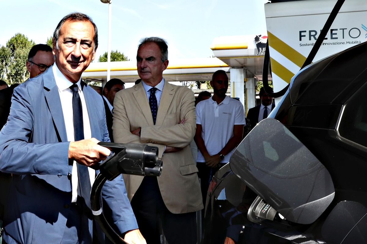 Sala alza i biglietti e taglia le corse ma mancano colonnine per le auto