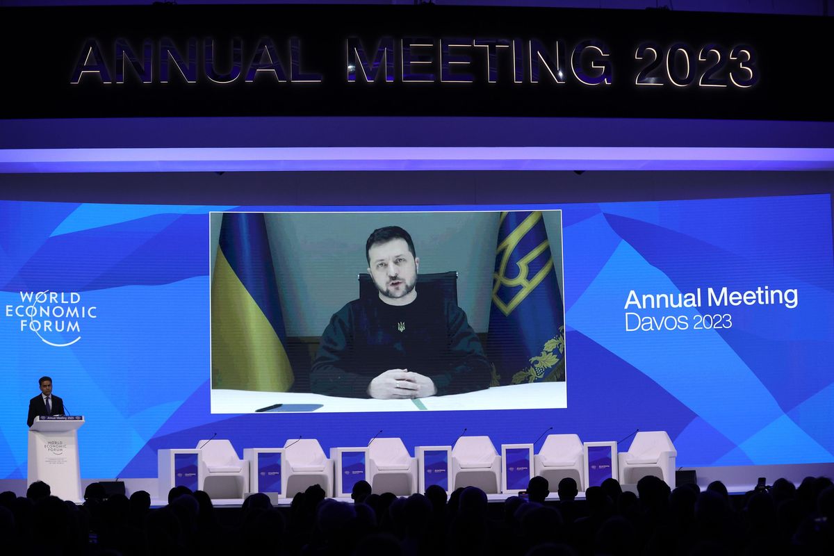 Zelensky provoca: forse Putin è già morto