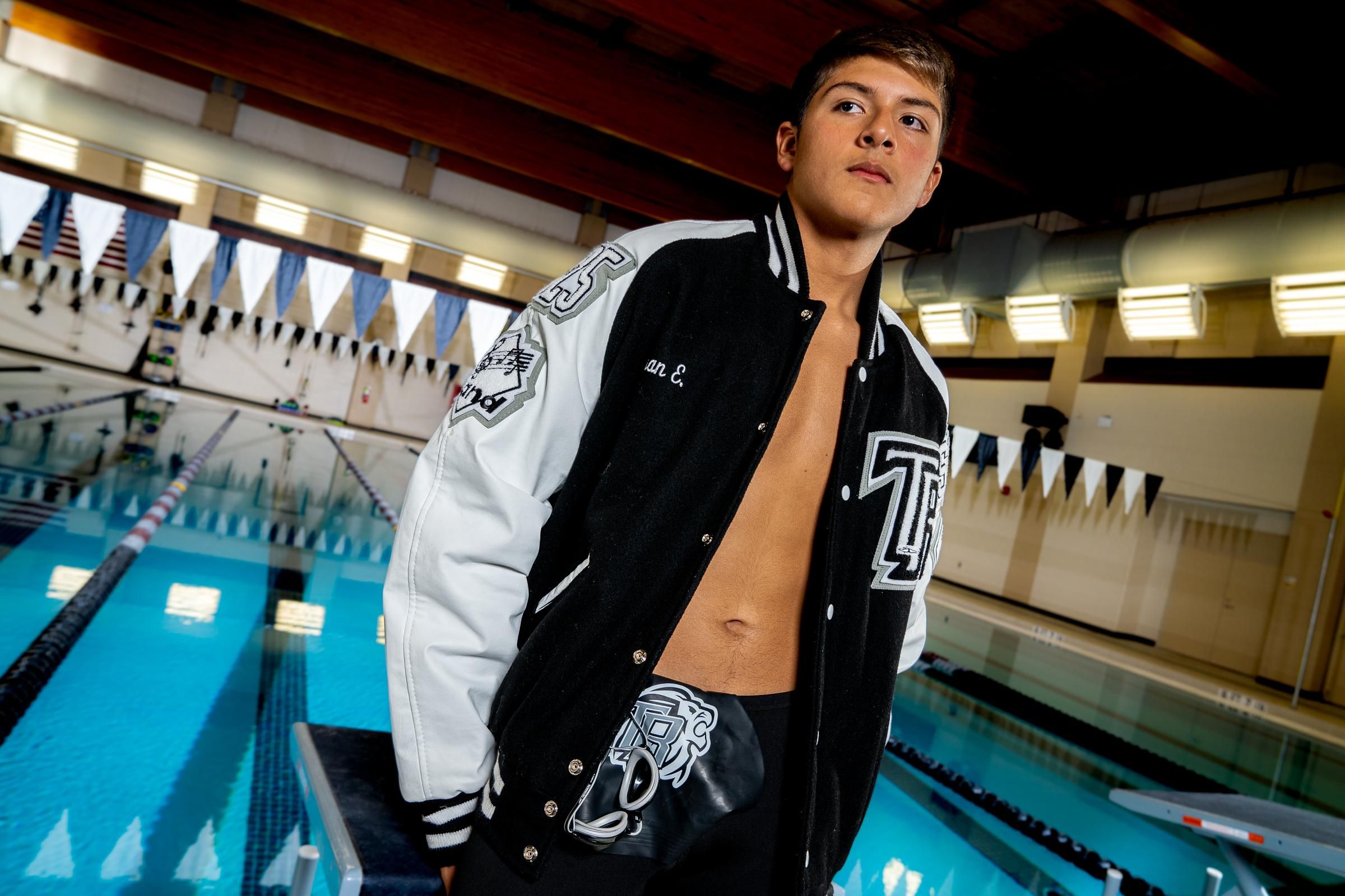 RENNESAINCE MAN: Randle Junior a Star in the Pool, Hallways