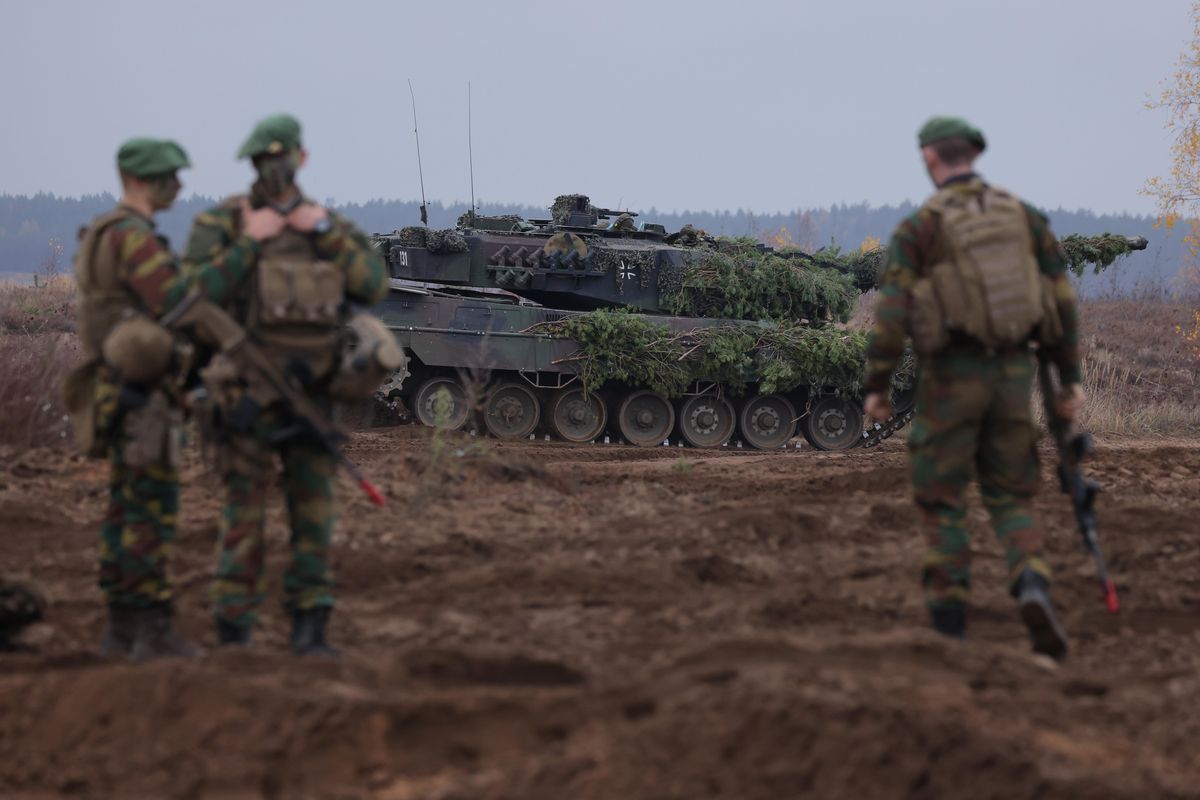 La Germania frena sui carrarmati. «Ma diamo 1 miliardo di aiuti a Kiev»