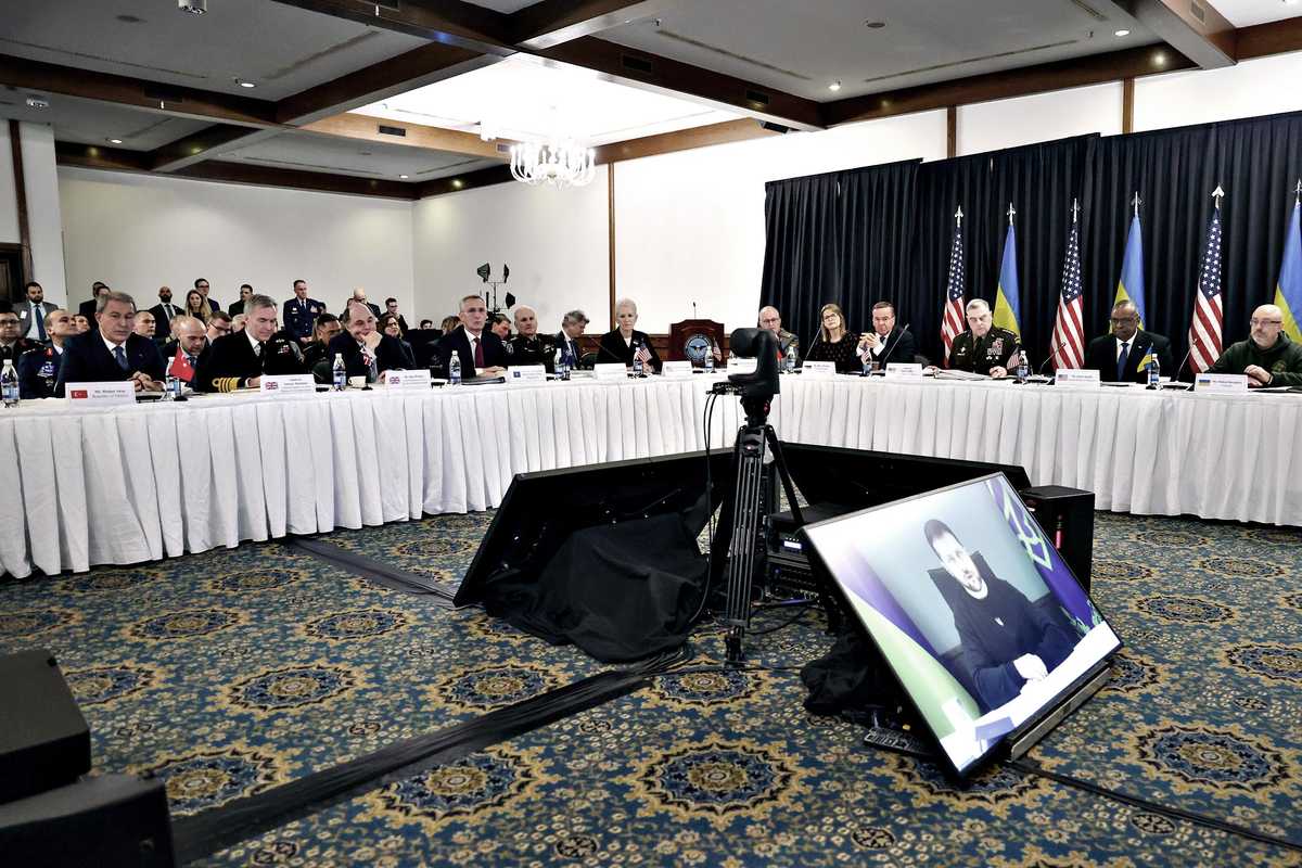 Zitti zitti ci tirano in guerra